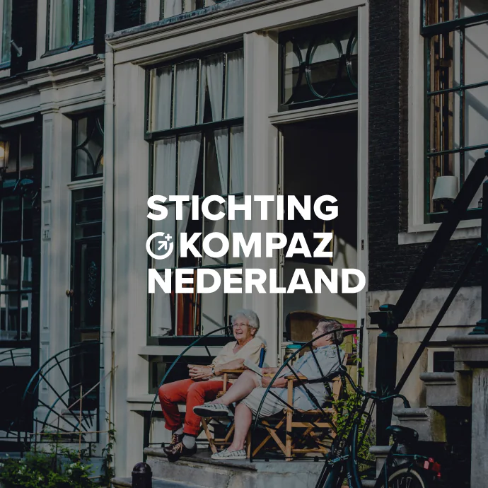 Stichting Kompaz Nederland logo over a photo of two people on an Amsterdam doorstep